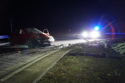 Jettingen: Alkoholisierter Fahrer ueberschlaegt sich im Kreisverkehr und wird schwer verletzt